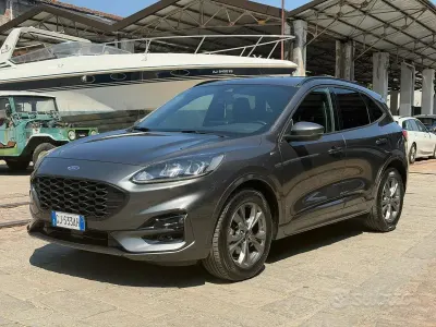 Usata Ford Kuga ST-Line 152 CV (111 kW) 2022 Grigio SUV