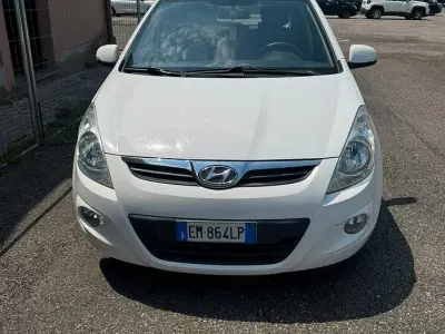 Usata Hyundai i20 85 CV (62 kW) 2012 Bianco Utilitaria