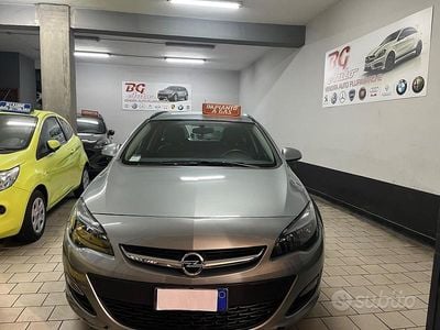 Usata Opel Astra 135 CV (99 kW) 2014 Grigio Station wagon