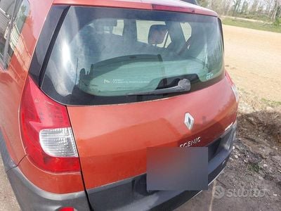 Usata Renault Scénic II 130 CV (95 kW) 2008 Rosso Monovolume