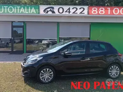 Usata Peugeot 208 Access 82 CV (60 kW) 2017 Nero Utilitaria