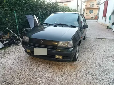 Usata Renault Clio 58 CV (42 kW) 1992 Utilitaria