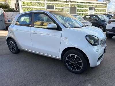 Usata Smart ForFour Passion 71 CV (52 kW) 2015 Bianco Utilitaria