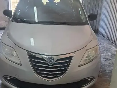 Usata Lancia Ypsilon 69 CV (50 kW) 2011 Grigio Utilitaria