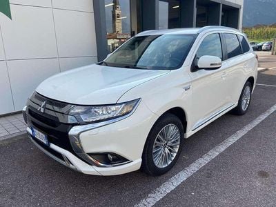 Usata Mitsubishi Outlander P-HEV Instyle 135 CV (99 kW) 2020 Bianco SUV