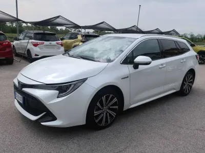 Usata Toyota Corolla Style 98 CV (72 kW) 2021 Bianco metallizzato Station wagon