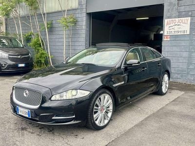 Usata Jaguar XJ Premium Luxury 275 CV (202 kW) 2015 Nero Berlina