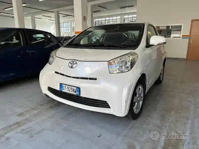 Usata Toyota iQ 68 CV (50 kW) 2009 Bianco Utilitaria