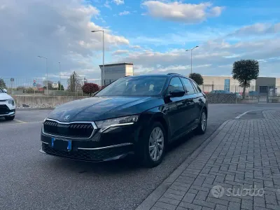 Usata Skoda Octavia Executive 150 CV (110 kW) 2024 Nero Station wagon