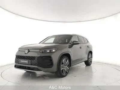 Nuova VW Tayron R-line 204 CV (150 kW) 2026 Verde SUV