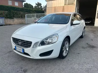 Usata Volvo V60 163 CV (119 kW) 2011 Bianco Station wagon