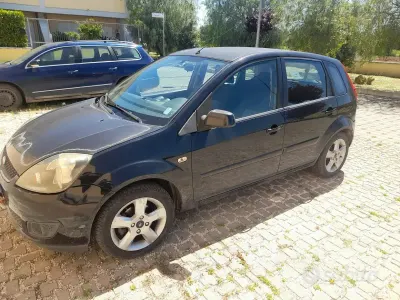 Usata Ford Fiesta 71 CV (52 kW) 2007 Nero Utilitaria