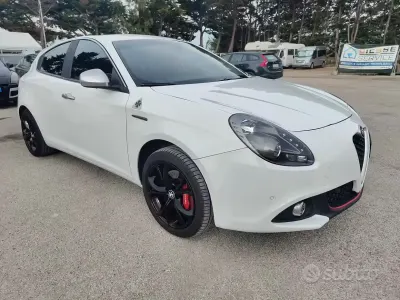 Gebraucht Alfa Romeo Giulietta Exclusive 150 PS (110 kW) 2016 Weiß Kleinwagen