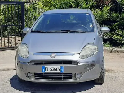 Usata Fiat Punto Evo 75 CV (55 kW) 2011 Grigio metalizzato Utilitaria