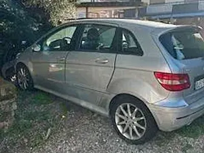Usata Mercedes B200 140 CV (102 kW) 2007 Grigio Monovolume