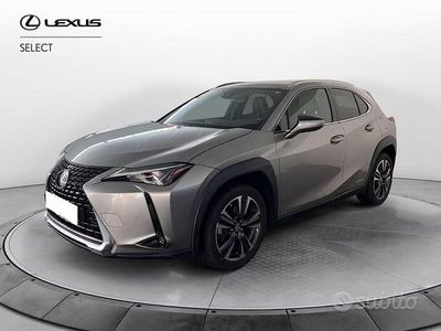 Usata Lexus UX 250h Luxury Line 184 CV (135 kW) 2019 Sonic titanium SUV