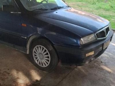Usado Lancia Delta 75 CV (55 kW) 1993 Azul Utilitario