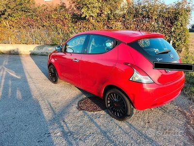 Usata Lancia Ypsilon 69 CV (50 kW) 2018 Rosso Utilitaria