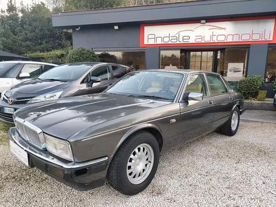 Usata Jaguar XJ 213 CV (156 kW) 1989 Grigio Berlina