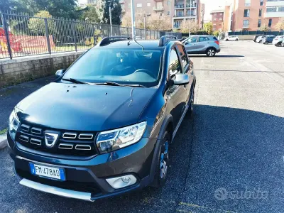 Usado Dacia Sandero Stepway 90 CV (66 kW) 2017 Gris Berlina