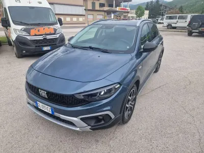Usata Fiat Tipo Cross 101 CV (74 kW) 2022 Ocean blue Berlina