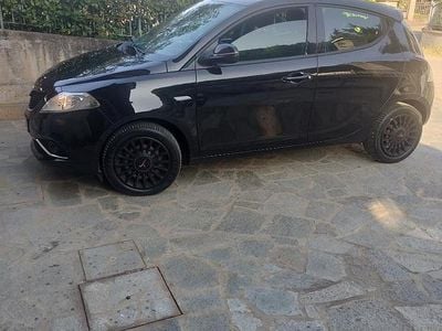 Usata Lancia Ypsilon 80 CV (58 kW) 2014 Nero Utilitaria