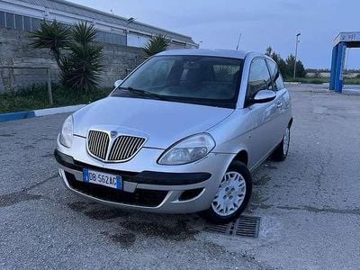 Usata Lancia Ypsilon 70 CV (51 kW) 2005 Grigio Utilitaria