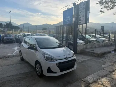 Begagnad Hyundai i10 Classic 67 HK (49 kW) 2017 Vit Halvkombi
