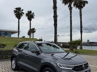 Begagnad VW T-Roc Style 110 HK (80 kW) 2022 Grå SUV
