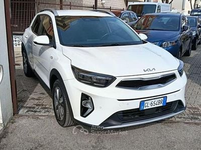 Usata Kia Stonic Style 82 CV (60 kW) 2022 Bianco SUV
