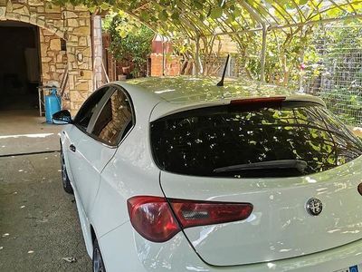 Usata Alfa Romeo Giulietta 105 CV (77 kW) 2013 Bianco Utilitaria