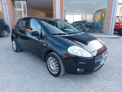 Usata Fiat Grande Punto 77 CV (56 kW) 2009 Nero Utilitaria