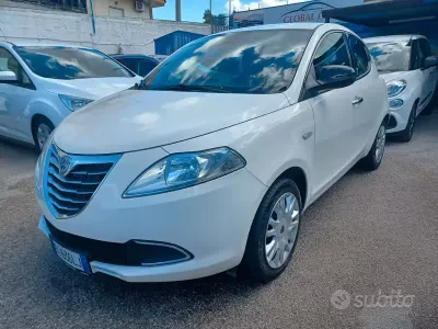 Begagnad Lancia Ypsilon 69 HK (50 kW) 2013 Vit Halvkombi