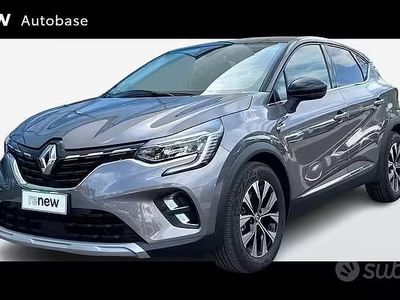 Usata Renault Captur Techno 143 CV (105 kW) 2023 Grigio SUV