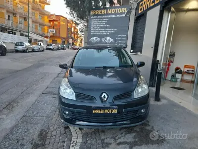 Usata Renault Clio II Dynamique 75 CV (55 kW) 2008 Nero Berlina