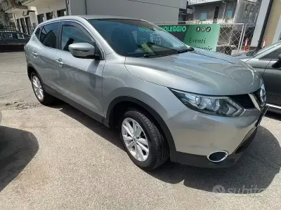 Gebraucht Nissan Qashqai Acenta 110 PS (80 kW) 2016 Grau SUV