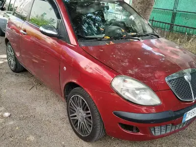 Usata Lancia Ypsilon 60 CV (44 kW) 2004 Rosso Utilitaria