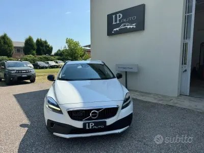 Usata Volvo V40 CC Plus 120 CV (88 kW) 2017 Bianco Station wagon