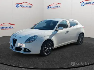 Usata Alfa Romeo Giulietta Distinctive 120 CV (88 kW) 2014 Bianco Utilitaria