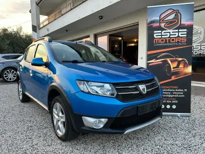 Usata Dacia Sandero Stepway 90 CV (66 kW) 2013 Blu Berlina