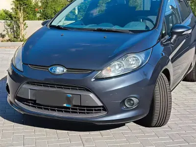 Usata Ford Fiesta 68 CV (50 kW) 2009 Grigio Berlina