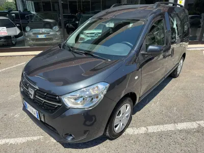Usata Dacia Dokker Lauréate 102 CV (75 kW) 2017 Grigio Monovolume
