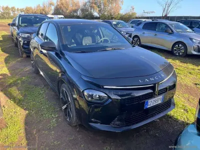 Usado Lancia Ypsilon 101 HP (74 kW) 2025 Preto Citadino