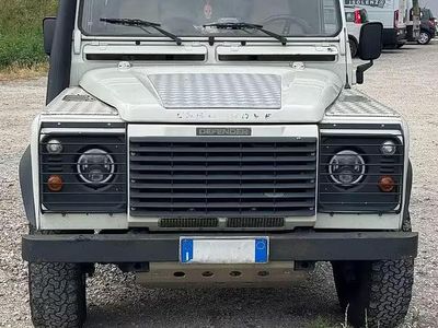 Usado Land Rover Defender 122 CV (89 kW) 2006 Blanco Familiar