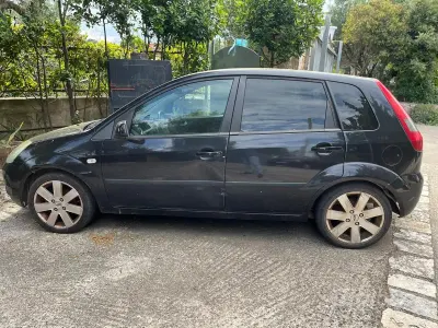 Usata Ford Fiesta 69 CV (50 kW) 2005 Utilitaria