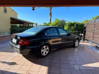 Usata Mercedes E280 190 CV (139 kW) 2007 Nero Berlina