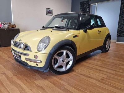 Begagnad Mini Cooper 116 HK (85 kW) 2003 Gul Halvkombi