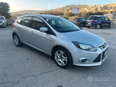 Usata Ford Focus Individual 115 CV (84 kW) 2014 Grigio Berlina