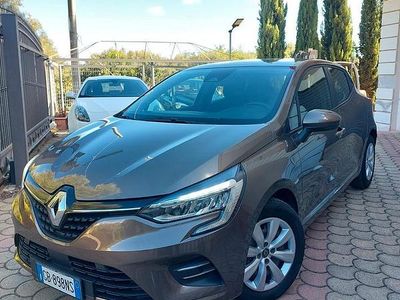 Begagnad Renault Clio V Intens 86 HK (63 kW) 2020 Brun Sedan