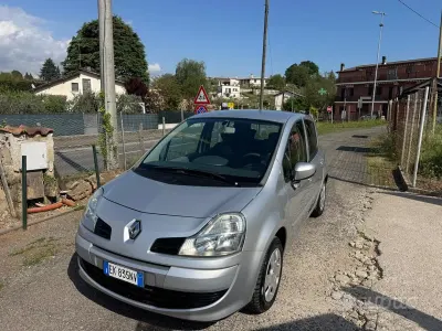 Käytetty Renault Modus 75 HP (55 kW) 2011 Harmaa Tila-auto